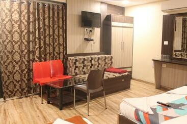 هتل Mukesh Residency