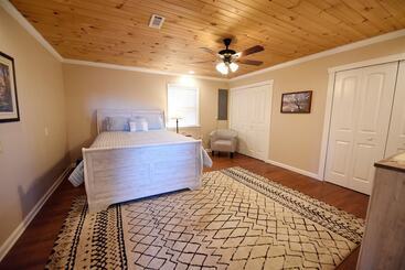 بيت ريفى Misty Mountains Manor & Overlook  Blue Ridge Ga