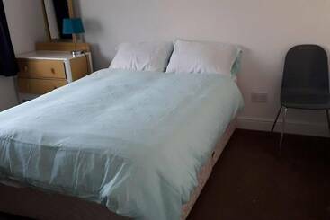 اقامتگاه Homely 4 Bed House In Manchester
