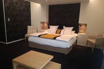 Les Suites   Konine 4   Hotel & Bar & Restaurant