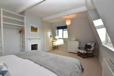 Maytham Cottage