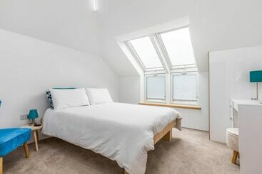 West Sussex Home By The Sea  Great For Goodwood