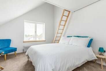 West Sussex Home By The Sea  Great For Goodwood