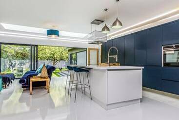 West Sussex Home By The Sea  Great For Goodwood