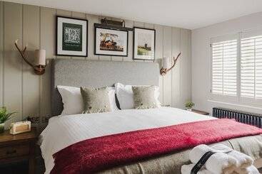 פונדק Hare & Hounds Newbury