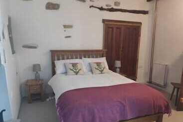 Bespoke 1 Bed Cottage In Dunbeath Village