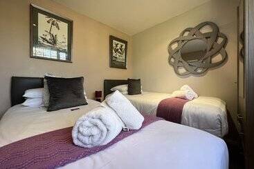 Пансион Lancaster Close Serviced Accommodation