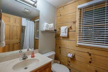Squirrel S Leap By Eagles Ridge Resort