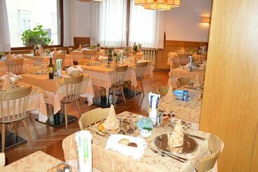 تختخواب و صبحانه Dolomiti Pinzolo Double Room
