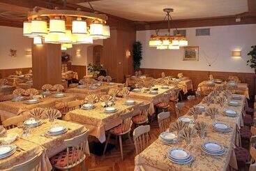 تختخواب و صبحانه Dolomiti Pinzolo Double Room