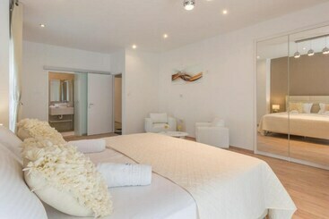 پانسیون Rooms Sea & Sun With Private Parking
