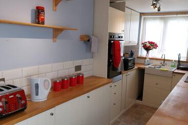 إقامة Beautiful 3 Bed House In Chatham