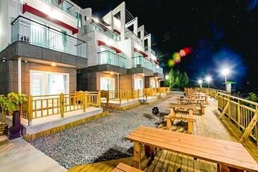 Gurye Maple Valley Pension