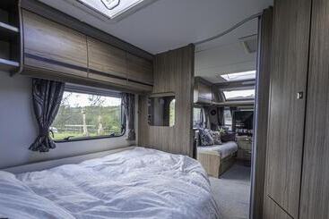 בית מלון כפרי 2 Double Bed Caravan Secure Parking And Wifi