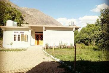 هتل Hunza Regency Inn