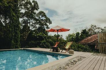 هتل Sekar Arum Riverside Resort In Canggu