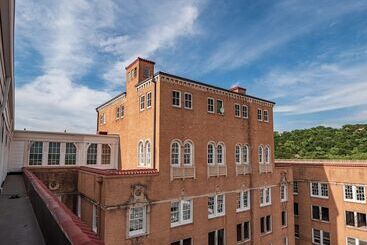 酒店 The Crazy Water