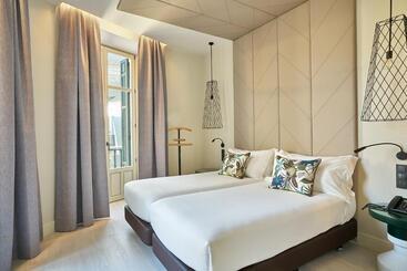 Отель Vincci Larios Diez