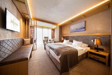 בית מלון כפרי Alpina Deluxe