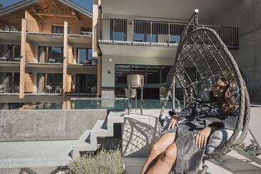 هتل Alpine Resort Sportalm