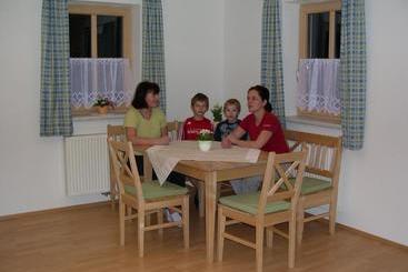 هتل Ferienhaus Ehrenreith