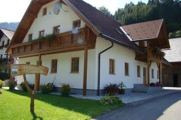 هتل Ferienhaus Ehrenreith