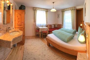 ホテル Haus Hochzeigerblick