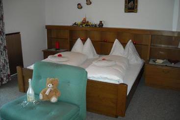 Landhaus & Appartementhaus Haussteiner