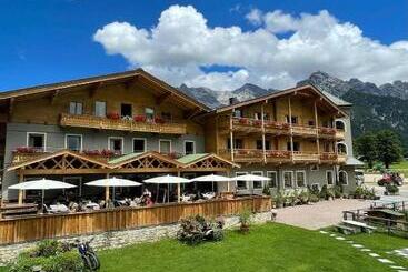 Landhotel Strasserwirt