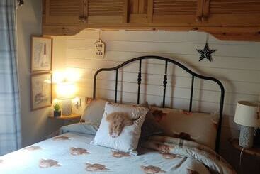 بيت ريفى Cosy Wood Cabin In Rural Area Near National Park