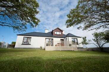 Abhainn Cottage