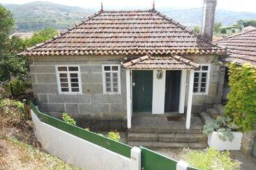 Charming 2 Bed Cottage In Santa Marinha Do Zêzere