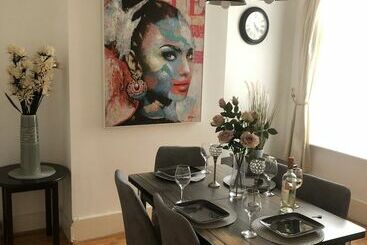 Резиденция Lovely 3bed House In Gillingham