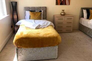 דירת נופש Spacious 3br Home In Bedford For Big Groups