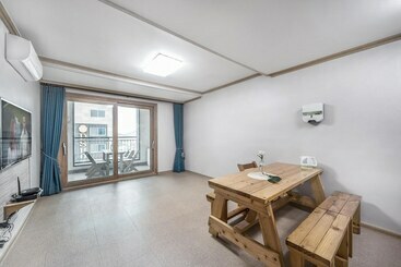 Yeosu Junghyun Pension