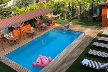 בית מלון כפרי Artof Alacati