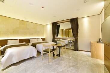 فندق على الطريق Yeosu Zava