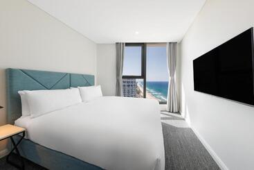 هتل آپارتمان Meriton Suites Surfers Paradise