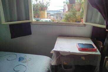 پانسیون Room In Guest Room   Single Room With Shared Bathroom