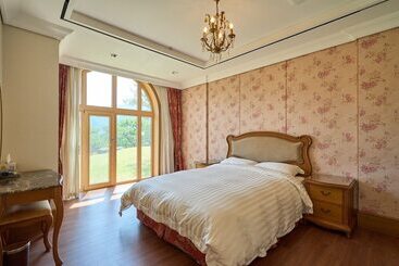 هتل Crystal Valley Cc   Golden Village