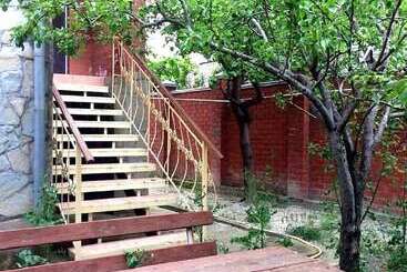 هتل Domik Ahmatovoy