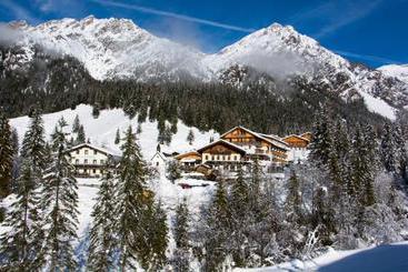 فندق Almwellness Resort Tuffbad