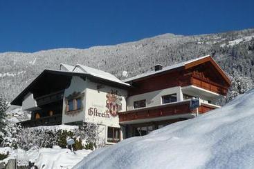 تختخواب و صبحانه Apart Landhaus Gstrein