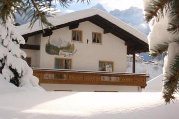 تختخواب و صبحانه Apart Pension Bergfrieden