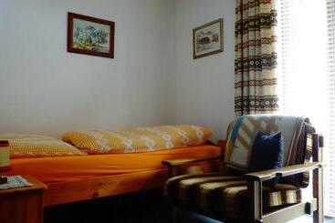 تختخواب و صبحانه Haus Bergkristall