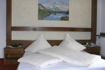 مبيت وإفطار Pension Steiner