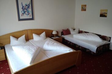 مبيت وإفطار Pension Weirather