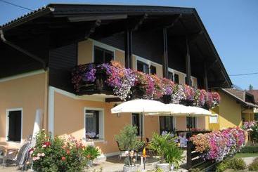 住宿加早餐  Gästehaus Stroitz