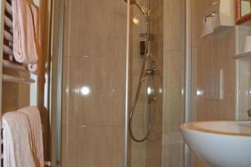 تختخواب و صبحانه Wellness Pension Hollaus