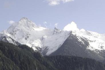 Отель Ferienwohnungen Kröll